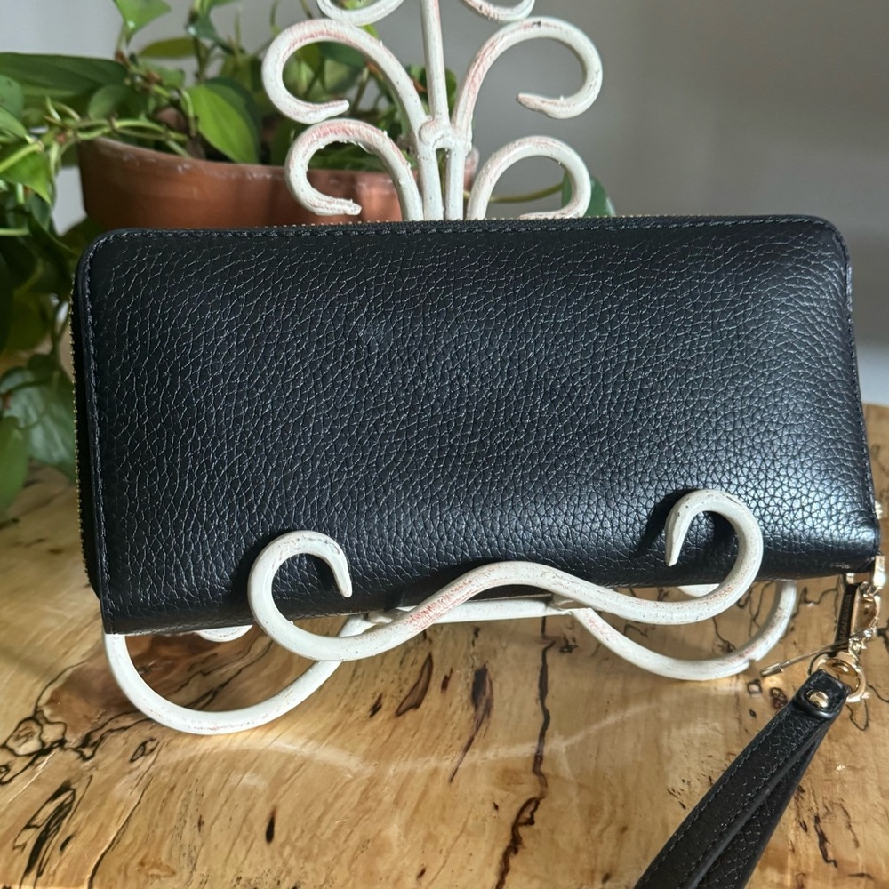 Michael Kors Large Black Continental Wallet - Gold Hardware - Wristlet Strap - Picture 2 of 12